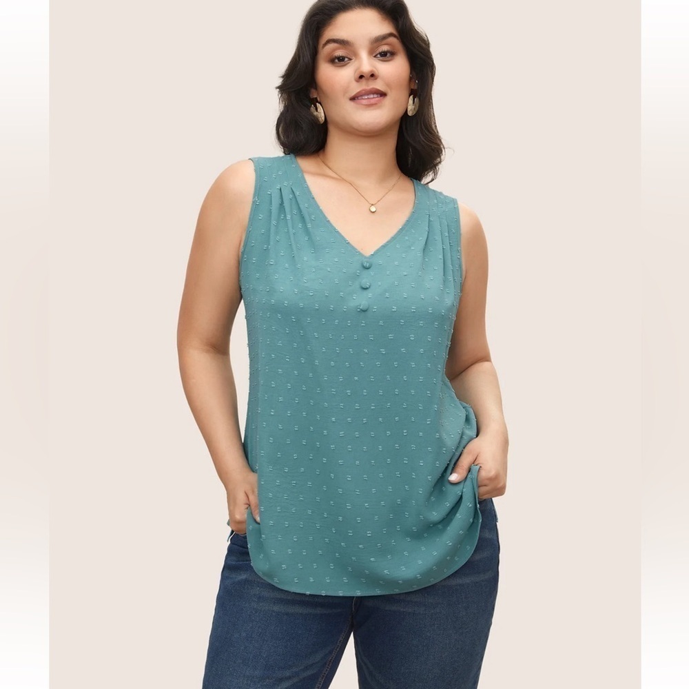 BloomChic Plus Size Jacquard Pleated Button Detail Tank Top